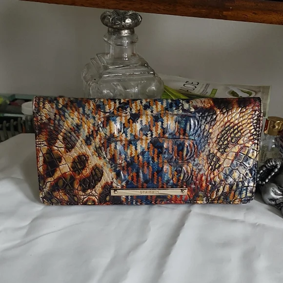 Brahmin Wallet - Picture 1 of 10